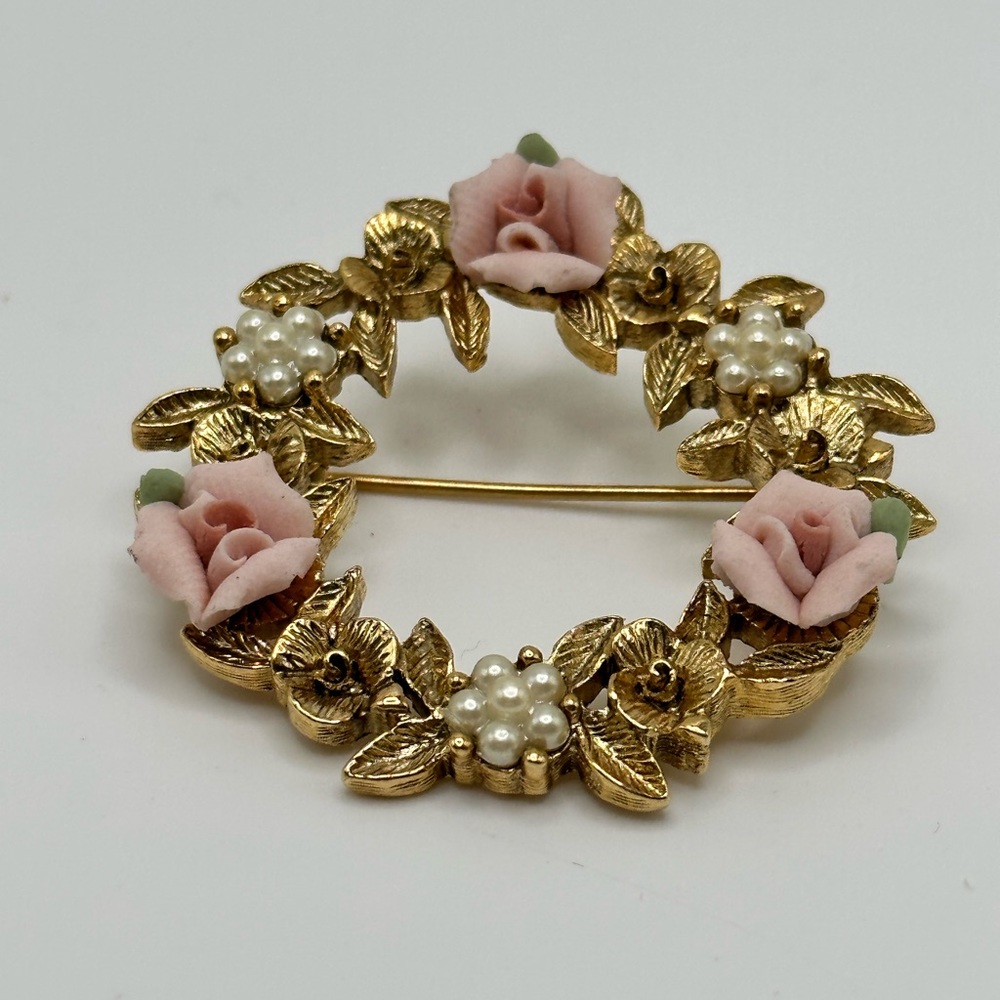 Vintage Brooch Circle Pin, Gold Tone Rose Adorned Wreath Romantic Beauty